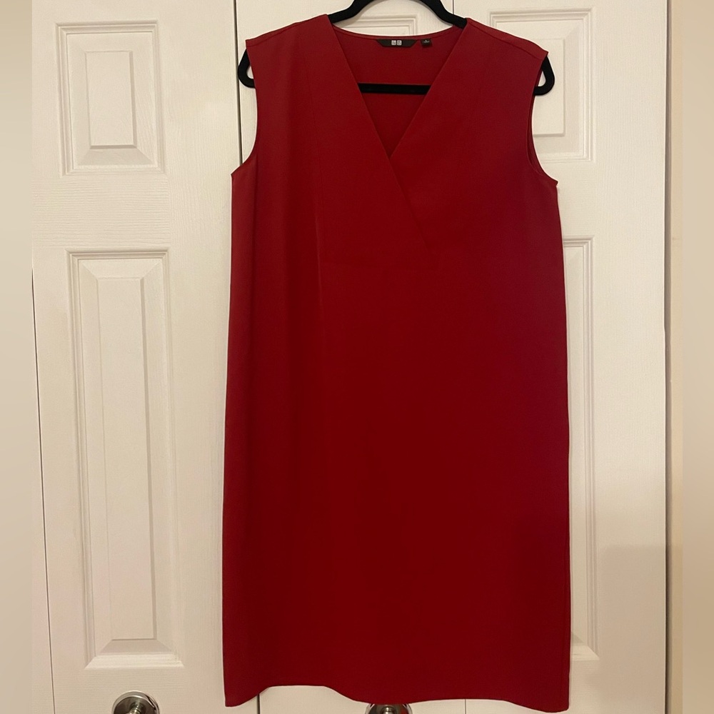 Uniqlo Women's Small V-Neck Drape Sleeveless Burgundy Red A-Line Dress Pullover